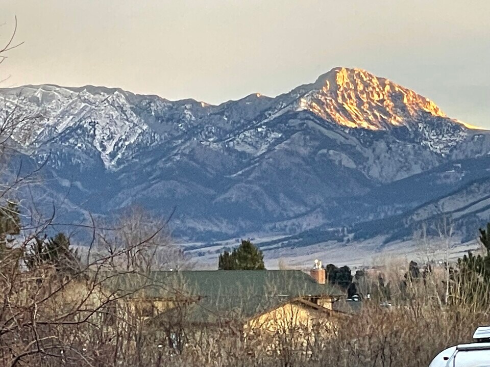 12 Cloninger Ln in Bozeman, MT - Foto de edificio