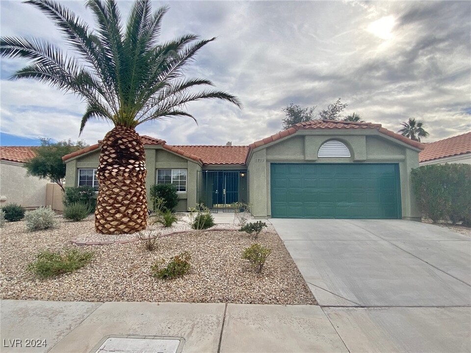 2753 Pinewood Ave in Henderson, NV - Foto de edificio