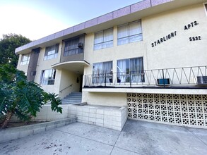 Starlight Apartments in Los Angeles, CA - Building Photo - Building Photo