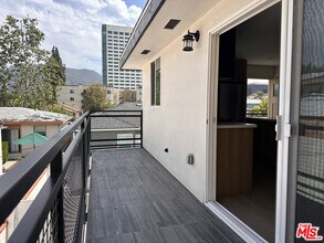 3807 W Heffron Dr in Burbank, CA - Building Photo - Building Photo