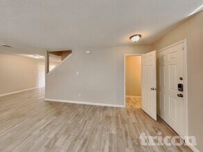 210 Vivian Dr in Waxahachie, TX - Building Photo - Building Photo