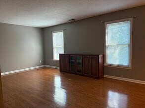 2092 Woodlawn Dr SW in Huntsville, AL - Foto de edificio - Building Photo