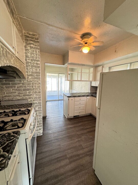 1732 Lincolnway E in Mishawaka, IN - Building Photo