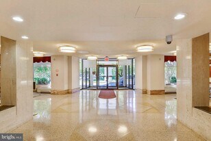 1121 University Blvd W