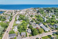 10 Robinson St in Narragansett, RI - Foto de edificio - Building Photo