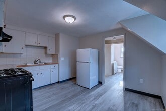 93 Meadow St in Naugatuck, CT - Building Photo - Building Photo