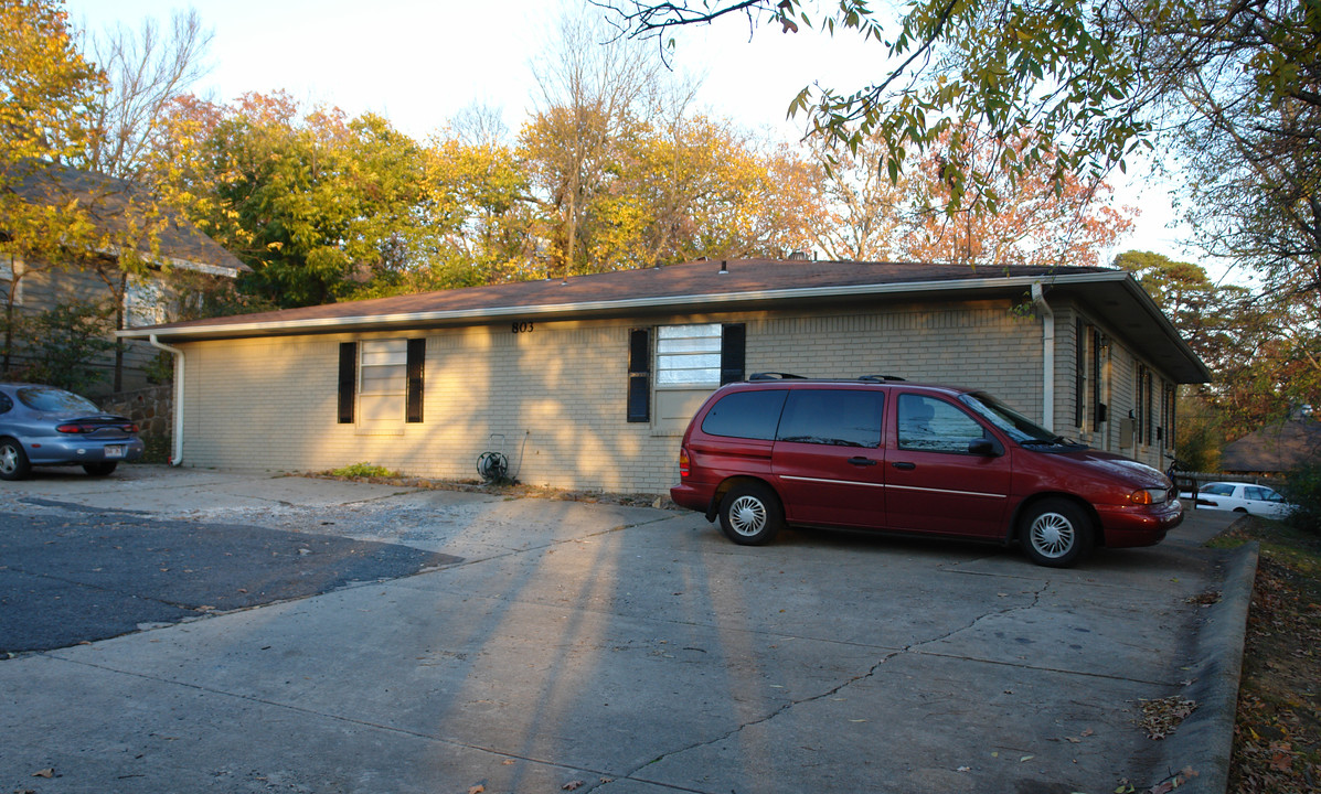 803 Van Buren St in Little Rock, AR - Foto de edificio