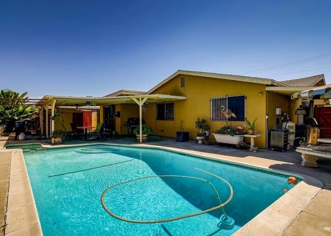 8728 Orville St in Spring Valley, CA - Building Photo - Building Photo