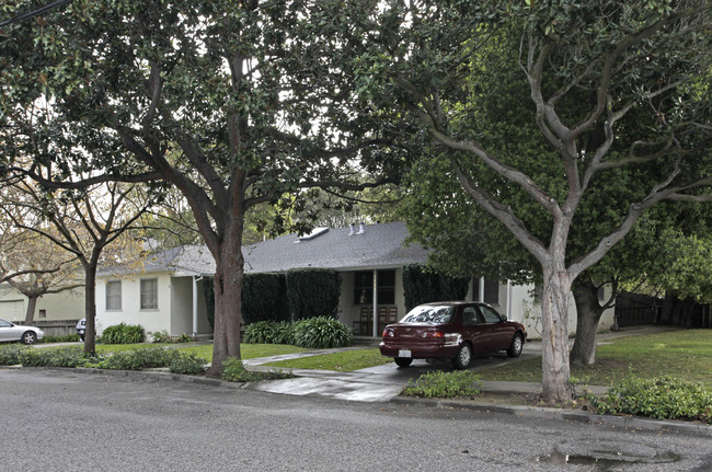 1004 Madera Ave in Menlo Park, CA - Foto de edificio - Building Photo