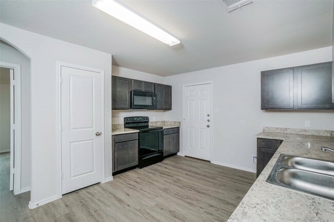 415 Brushback Dr in Huntsville, TX - Building Photo - Building Photo