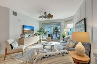 875 NW Flagler Ave, Unit 404 in Stuart, FL - Building Photo - Building Photo