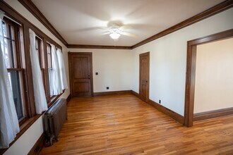 707 W 44th St, Unit 1 in Minneapolis, MN - Foto de edificio - Building Photo