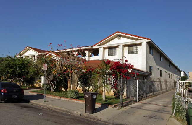13535 Chadron Ave in Hawthorne, CA - Building Photo - Building Photo