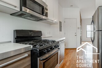 1212 W Foster Ave, Unit 2A in Chicago, IL - Foto de edificio - Building Photo