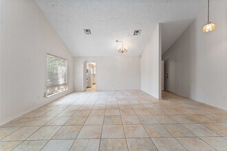 9134 Gustine Ln in Houston, TX - Foto de edificio - Building Photo