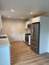 2360 Sacramento Dr in Redding, CA - Foto de edificio - Building Photo