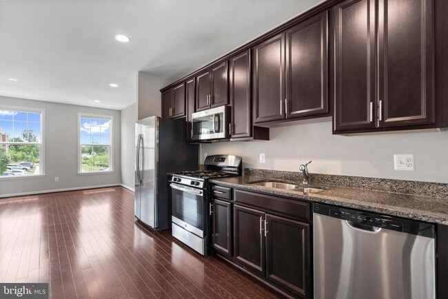 42298 Lancaster Wds Sq in Chantilly, VA - Building Photo - Building Photo