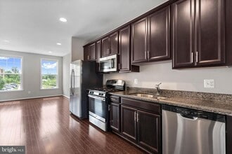 42298 Lancaster Wds Sq in Chantilly, VA - Building Photo - Building Photo