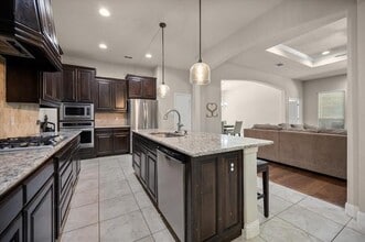 909 Thistle Hl Trl in Weatherford, TX - Building Photo - Building Photo