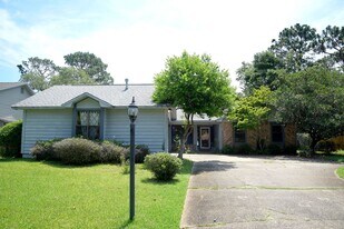 1129 Troon Dr W in Niceville, FL - Building Photo