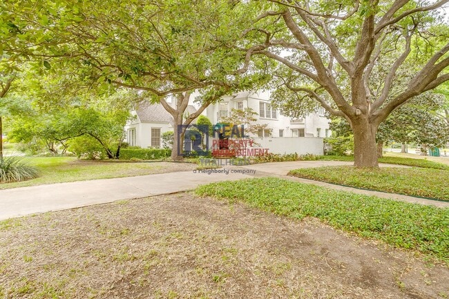 property at 404 Monticello Dr