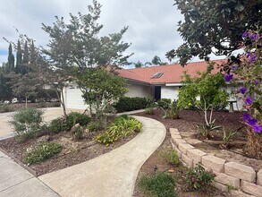 7925 Los Pinos Cir in Carlsbad, CA - Building Photo - Building Photo