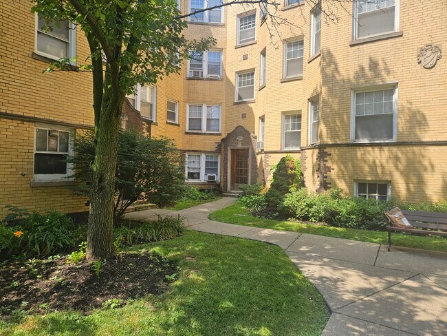 4406 N Rockwell St, Unit A07W in Chicago, IL - Building Photo - Building Photo