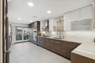 2638 W Grand Ave in Chicago, IL - Building Photo - Building Photo