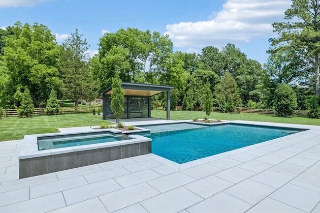 property at 5940 Robert E Lee Dr
