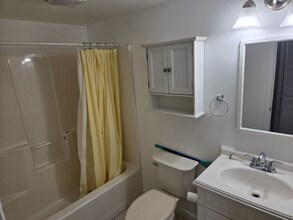 40 N Main St in Monroe, NJ - Foto de edificio - Building Photo