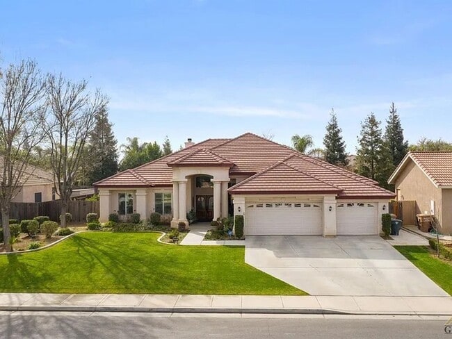 8501 Exodus Ln in Bakersfield, CA - Foto de edificio - Building Photo