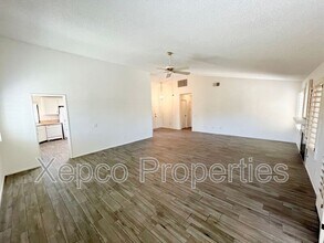 43922 Warner Trail in Palm Desert, CA - Building Photo - Building Photo