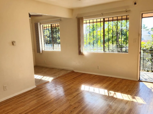 1339 N Hobart Blvd-Unit -9 in Los Angeles, CA - Building Photo - Building Photo