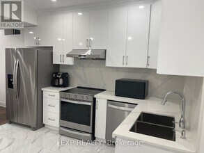 24 Frost St. in Brampton, ON - Building Photo - Building Photo