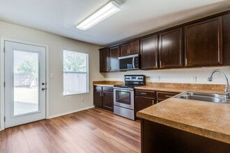 9307 Birch in San Antonio, TX - Foto de edificio - Building Photo