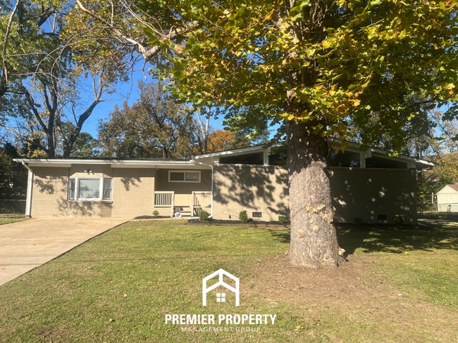 property at 2322 Rodgers Dr NE