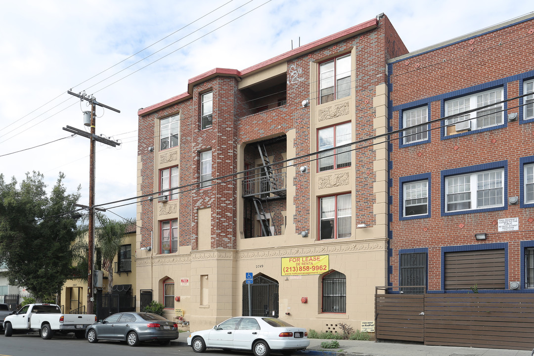 san2749 in Los Angeles, CA - Building Photo