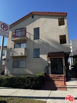 221 N New Hampshire Ave in Los Angeles, CA - Building Photo