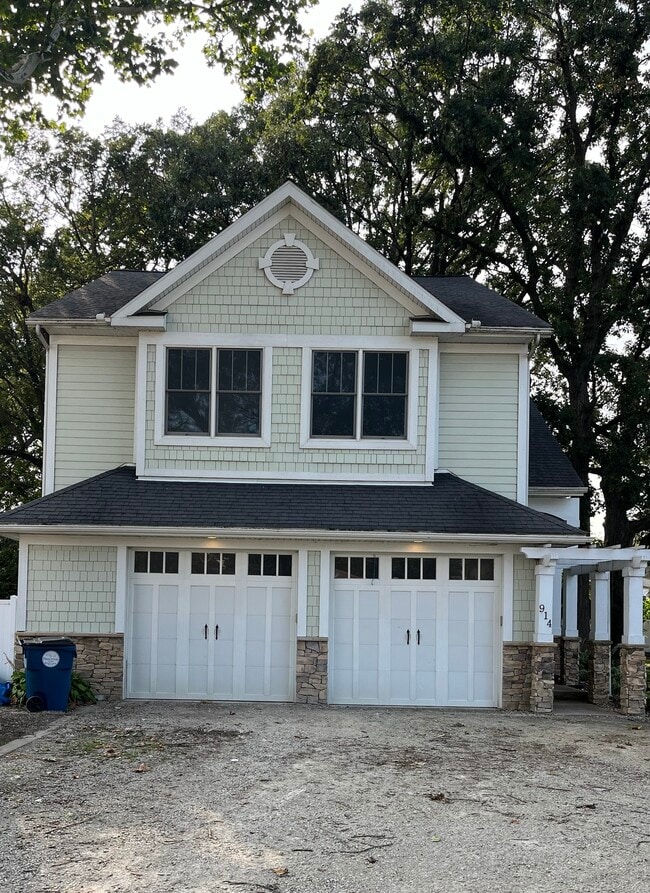 property at 914 S Church St