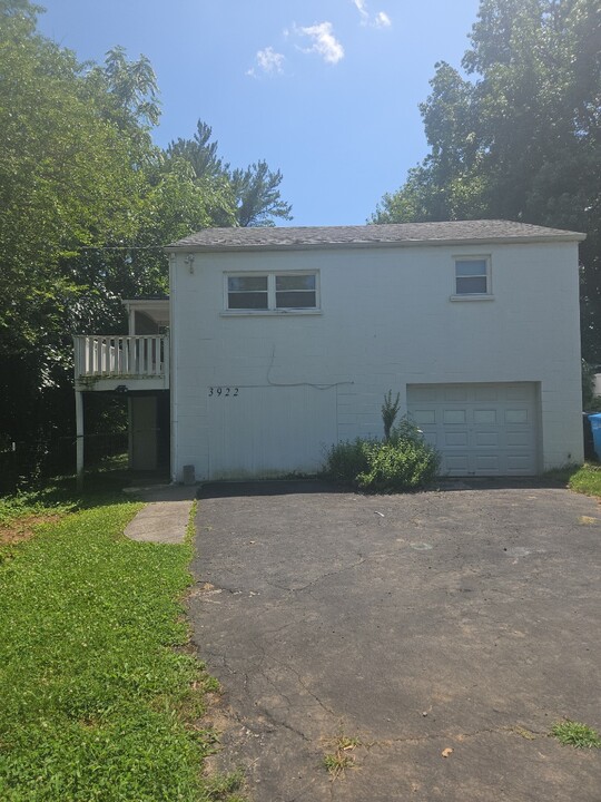 3922 Tennessee Ave NW in Roanoke, VA - Foto de edificio
