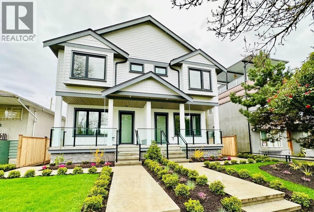 6866 Ontario St in Vancouver, BC - Building Photo
