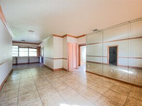 271 NE 170th St in North Miami Beach, FL - Building Photo - Building Photo