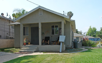 742-748 Earlham St in Pasadena, CA - Foto de edificio - Building Photo