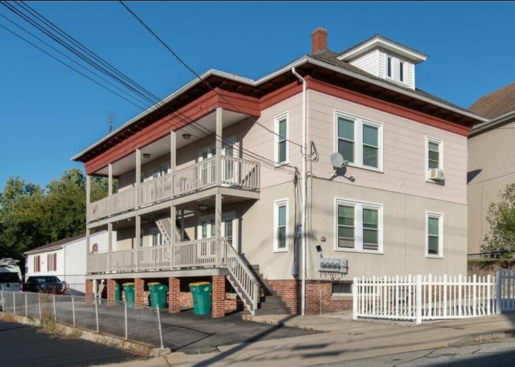 158 Logee St, Unit 158 Logee Street in Woonsocket, RI - Building Photo