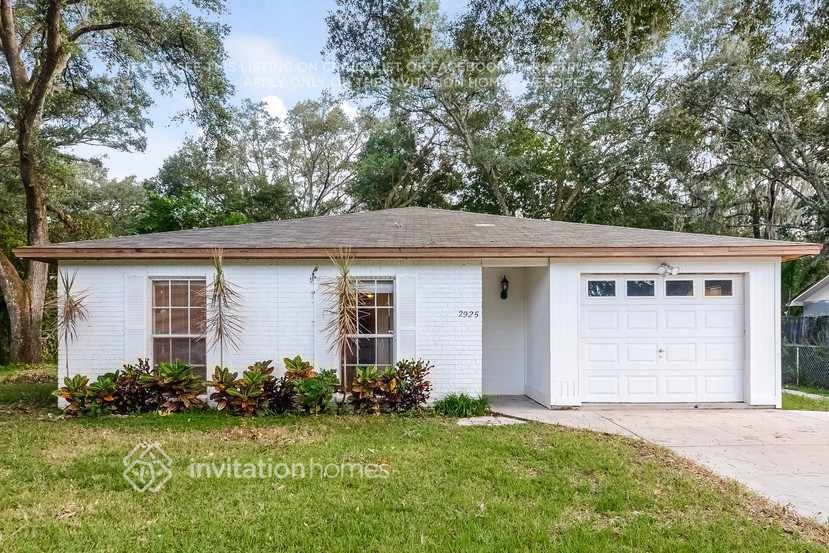 2925 E 148th Ave in Lutz, FL - Building Photo