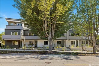 105 NW 39th St in Seattle, WA - Building Photo - Building Photo