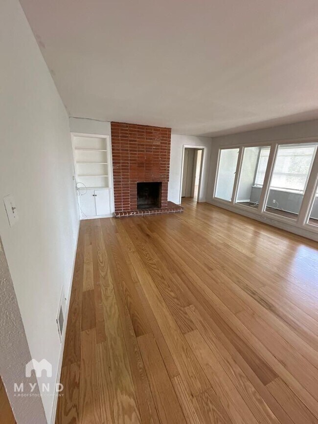 property at 4626 Geranium Pl