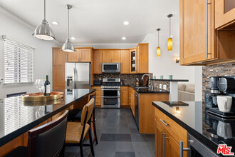 8156 Manitoba St in Los Angeles, CA - Building Photo - Building Photo