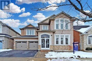 19 Brass Dr in Richmond Hill, ON - Building Photo