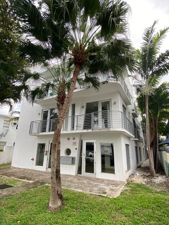 945 Michigan Ave, Unit 1 in Miami Beach, FL - Building Photo